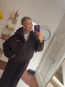 SMITH & SOUL - KAPUZENJACKE MIT LOGO DARK CHOC